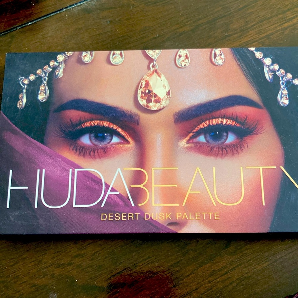 Huda Desert Dusk Palette
